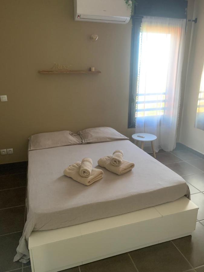 Le Cocon Du Lagon Apartment ลาซาลีน เลอแบ็ง ภายนอก รูปภาพ